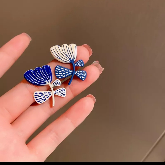 Blue and White Flower Earrings - Picture 3 of 5